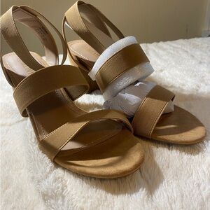 Dream Pairs - Nude Heels - 9.5 Brand New